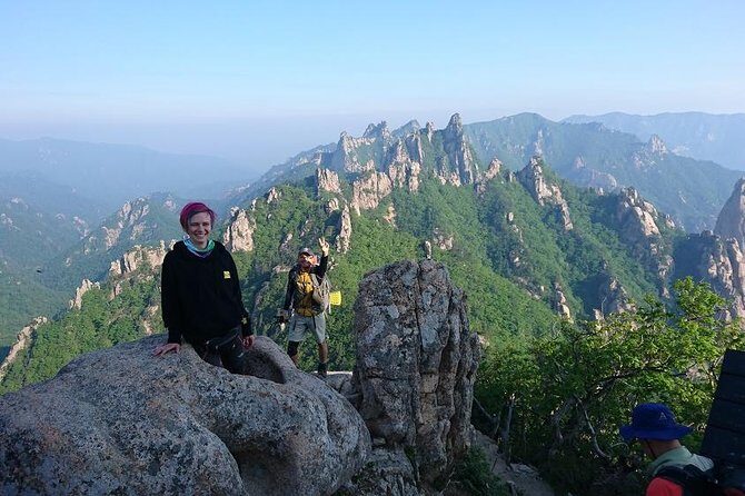 2-Day Hike through the Scenic Valleys of Mt. Seoraksan from Seoul - Day 1: Seoraksan National Park plus Ulsanbawi Rock