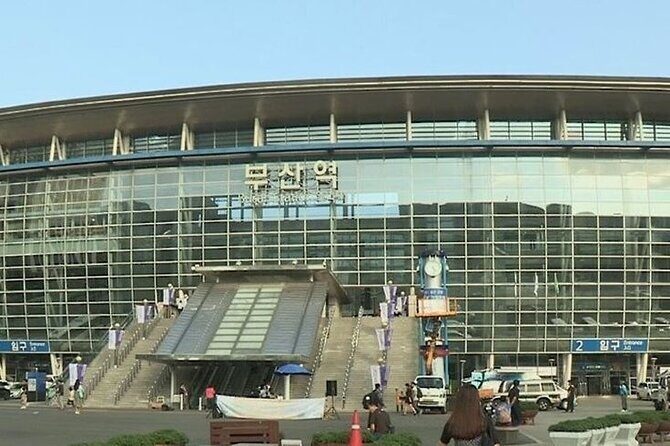 2-DAYS Busan Customized and Included Night tour - Igidae Coastal Walk and Oryukdo Skywalk: ocean air with a good walk