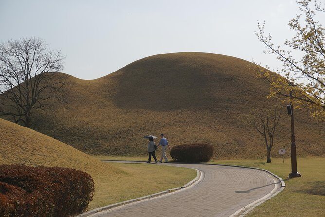 3-Days 2-Nights Gyeongju UNESCO Sites & Busan City [Private Tour from Seoul] - Day 1 in Gyeongju: museum first, then palace pond, royal tombs, and Cheomseongdae