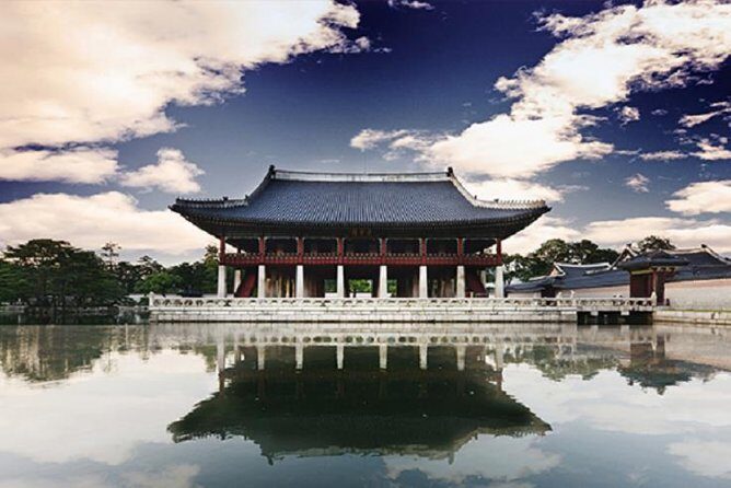 3D Private Seoul Highlight tours with DMZ & Korean Folk Village - Day 1: Gyeongbokgung, Bukchon, and Seoul’s classic photo circuit