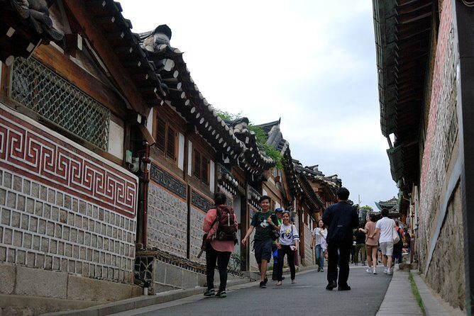 8 Hours Private tour with top attractions in Seoul - National Folk Museum of Korea: everyday life from then to now