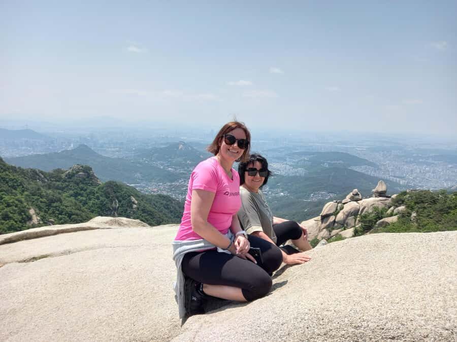 Bukhansan mountain hiking tour - 6 hours - The route from Gwanghwamun to Gugi: how the day is paced