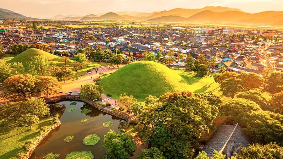 Busan: 7 Highlights Gyeongju City One Day Tour - Daereungwon tumuli: Silla royal burials built to resist plunder