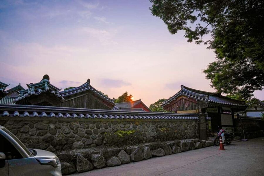 Busan + Gyeongju One Day Tour from Busan - The Guide and Small Group Size: What Makes This Day Feel Personal