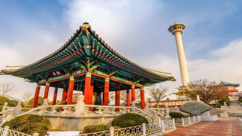 Busan: Jagalchi Market & Gamcheon village Walking Tour - Gamcheon Culture Village: art alleys, house-hill views, and easy photo wins