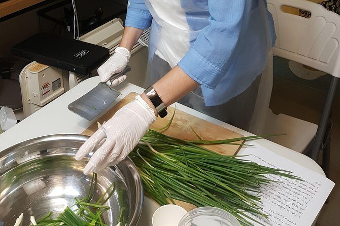 Busan Kkakdugi(Korean radish Kimchi) class with various options - Mixing the Seasoning Sauce Without the Fire Alarm