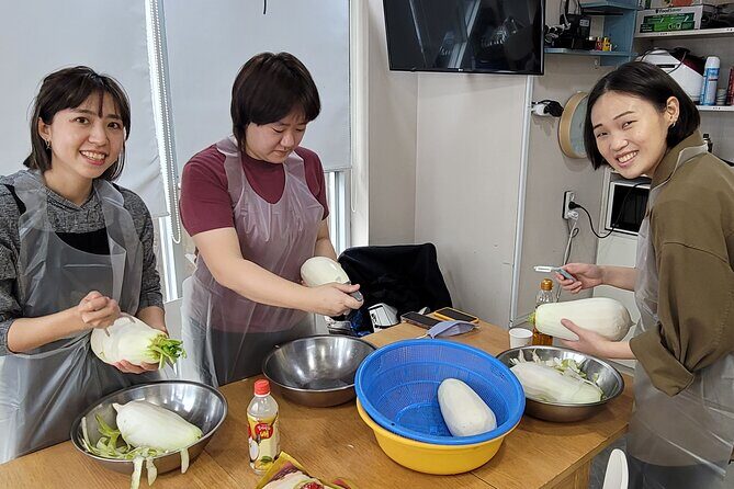 Busan Kkakdugi(Korean radish Kimchi) class with various options - Making It Yours: Hands-On Kkakdugi Assembly