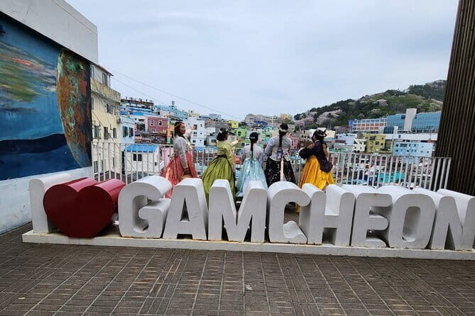 Busan private tour : K-pop dance class + tour - Dinner at 무무추 본점: Korean-style chicken and beer