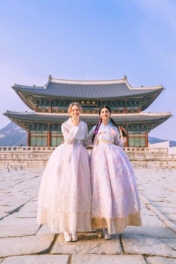 Changdeokgung Hanbok Experience at hanboknam - Timing tips: the 9 a.m. to 12 p.m. peak window