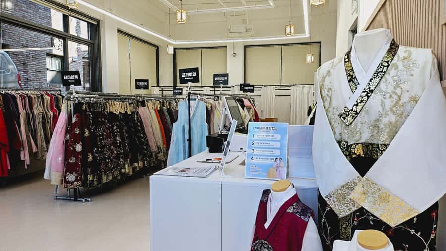 Changdeokgung Hanbok Experience at hanboknam - Price and value: $14 that includes the key pieces