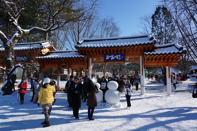 Contemporary & Retro Seoul Private Tour with Local Food Tasting - A 1960s street for nostalgic toys, figures, and stationery