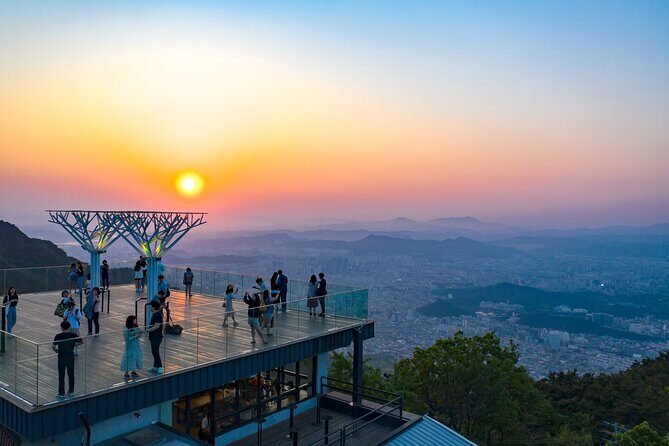 Daegu Highlights & private tour with a Licensed guide - Stop 2: Dongseongno, Daegu’s fashion-and-food downtown lane