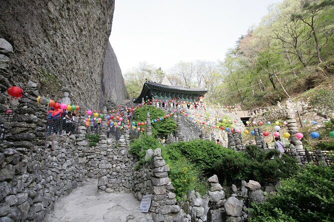 Discover Western Korea in 4days: All-Inclusive Experience - Day 4 in Busan: UN Memorial Cemetery, then back to Seoul