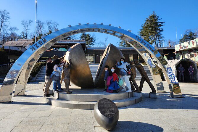 DMZ Private Tour: 3rd Tunnel, Option(Suspension Bridge, Boat) - Lunch, water, and the small comforts that make a long day work