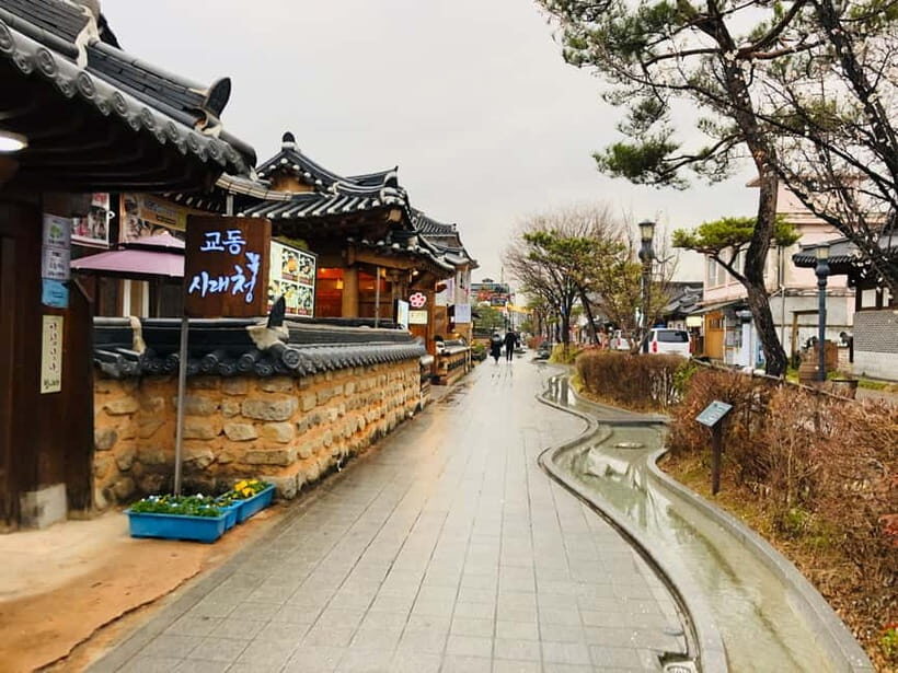 From Seoul: Korea Spring Cherry Blossom Day Tour - Jeonju Hanok Village: Over 800 Houses, Hanbok Moments, and Food Time