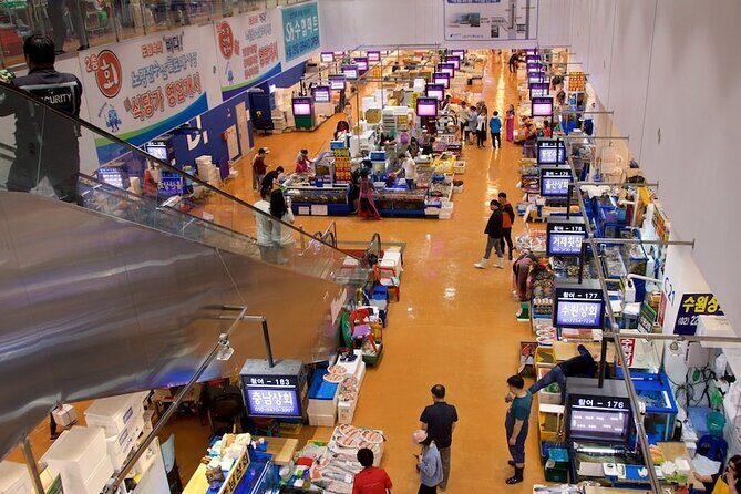 Full-Day Culinary Tour of Seoul Including Noryangjin Fish Market and Korean BBQ Dinner - The guide matters more than the menu