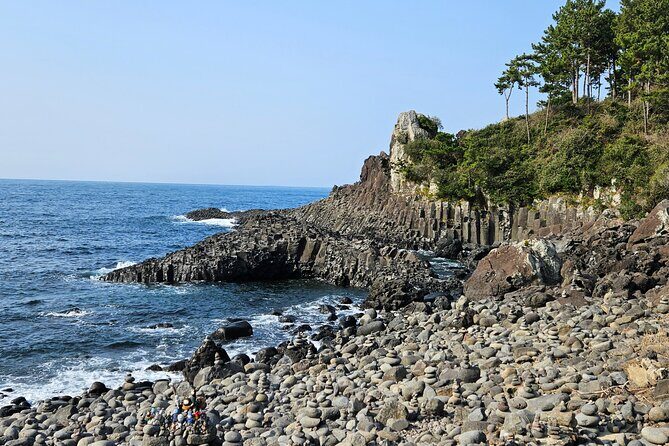 Full-Day Private Tour in Jeju Island - Oedolgae and Hwanguji Coast: sea legends plus a calm promenade
