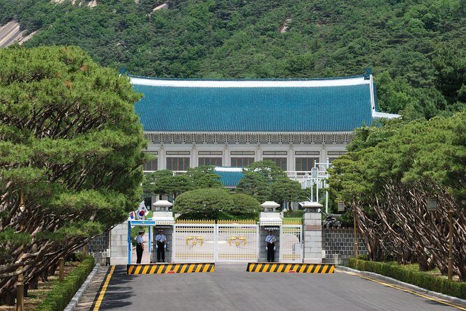 Gyeongbok Palace and Korean Folk Village Tour - Ginseng center and lunch: practical Korean culture, plus food planning