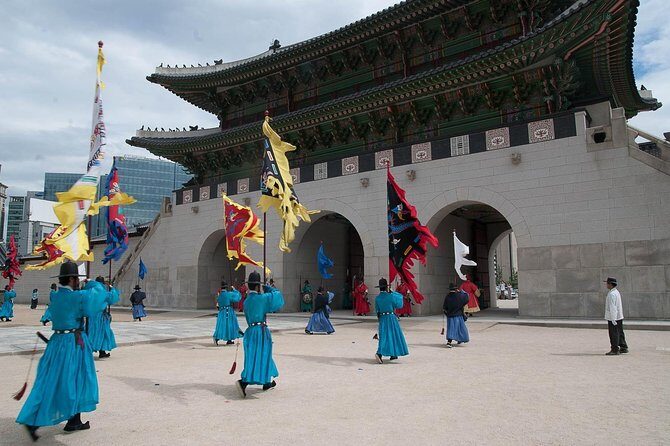 Gyeongbok Palace and Korean Folk Village Tour - Korean Folk Village in Yongin: ancestral life you can actually see
