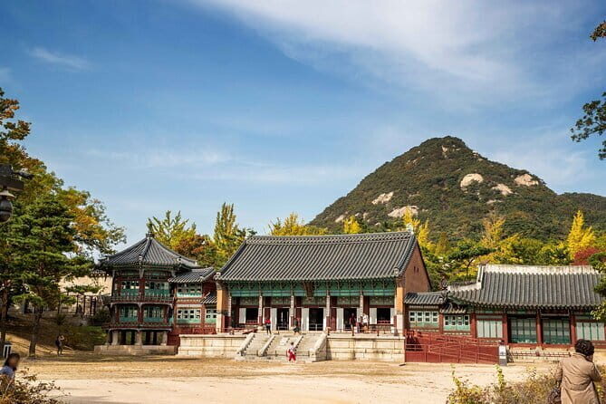 Gyeongbokgung Palace & Bukchon Village Walking Tour - Why Gyeongbokgung + Bukchon is a smart way to spend 2.5 hours