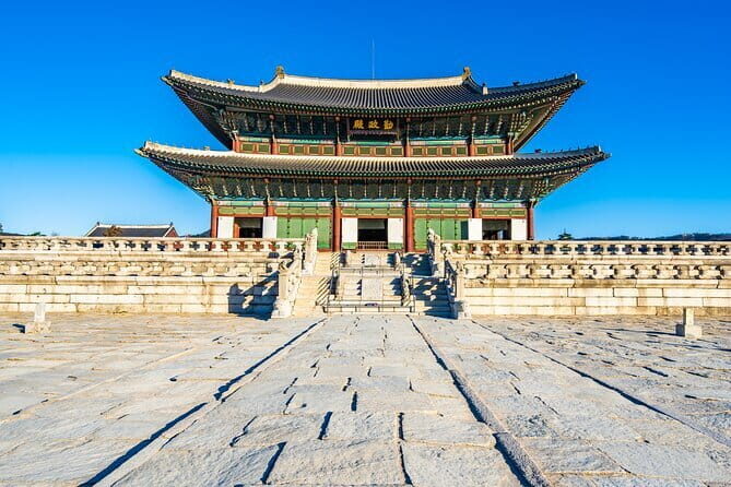 Gyeongbokgung Palace & Bukchon Village Walking Tour - Entering Gyeongbokgung Palace: what to look for beyond the photos