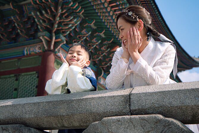 Gyeongbokgung palace family/group private photoshoot - Price and value: $244.94 per group (up to 4)