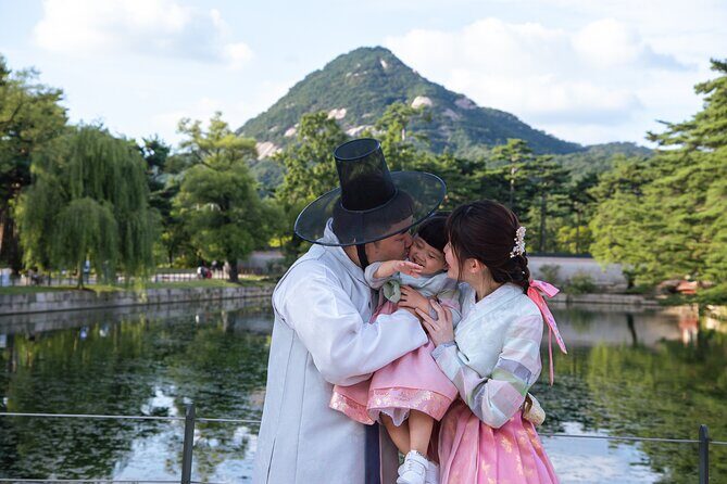 Gyeongbokgung palace family/group private photoshoot - The 2-hour flow: styling first, then 60–90 minutes of photos
