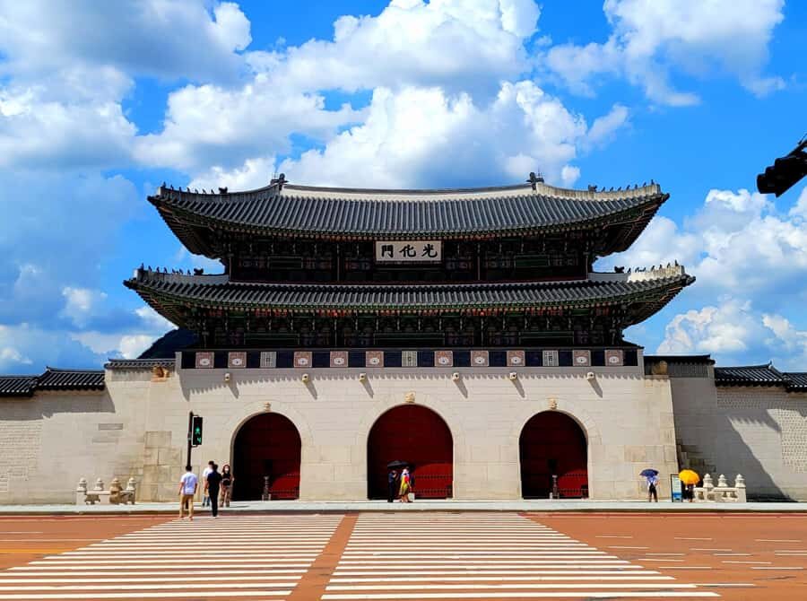 Gyeongbokgung Palace, Jogyesa Temple and Cheongwadae Tour - Jogyesa Temple: quiet Buddhist calm inside the city