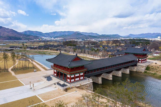 Gyeongju Small Group photo Tour (Max 6 Pax) - Donggung Palace and Wolji Pond: The Night-Glow Finale