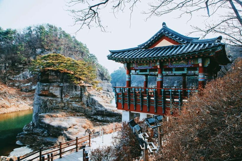 Hantan Canyon & Goseokjeong Flower Garden & Pink Muhly Park - Hantan Canyon and the Hantangang River’s Columnar Joints