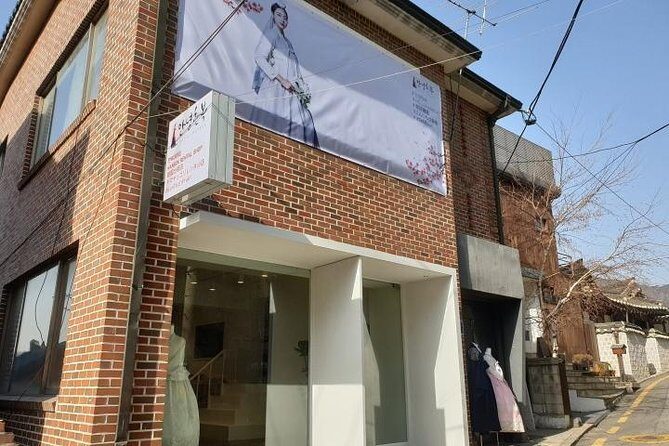 Hello Hanbok - Bukchon Hanok Village Walk: Where Hanbok Looks Best
