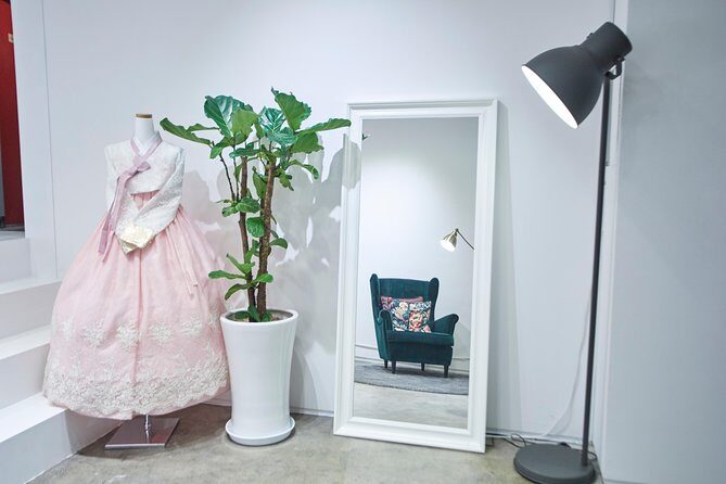 Hello Hanbok - What Your 2-Hour Window Really Means for Bukchon and Gyeongbokgung