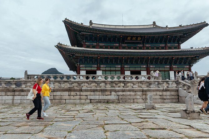 Highlights & Hidden Gems With Locals: Best of Seoul Private Walking Tour - Stop 4: Gyeongbokgung Palace with the ticket already taken care of
