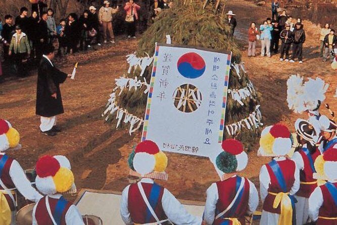 Hwaseong Fortress and Korean Folk Village Tour from Seoul - The Korean Folk Village: restored homes, craft workshops, and scheduled performances