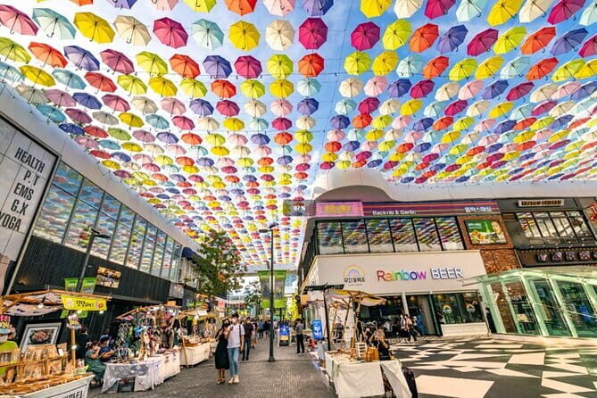 Incheon Highlight - Private One Day Tour - Songdo New Town: Central Park by water taxi and Triple Street