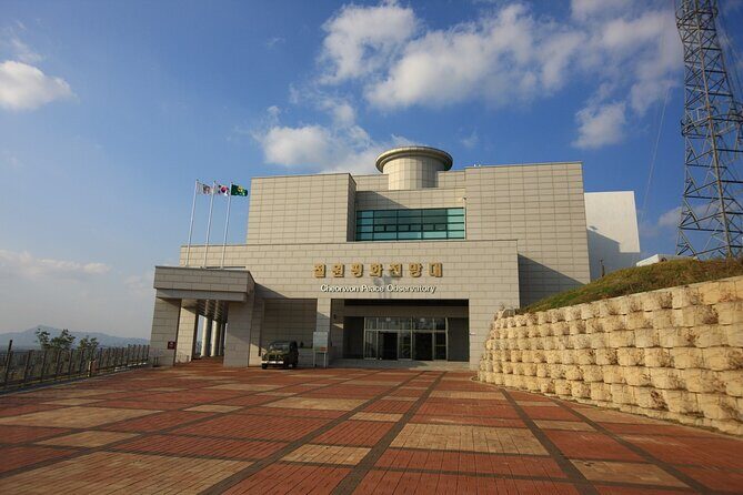 Into DMZ: 2nd Tunnel, Hantangang & Scenic Wonders Tour from Seoul - Korean Workers’ Party Headquarters: What a 1946 Building Represents