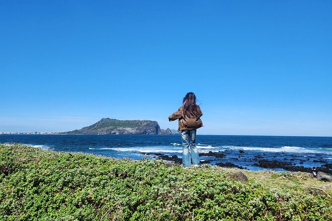 Jeju Eastern Must visit Unesco Bus Tour - Hamdeok Beach and Seoubong Volcanic Cone: start with real coastal drama