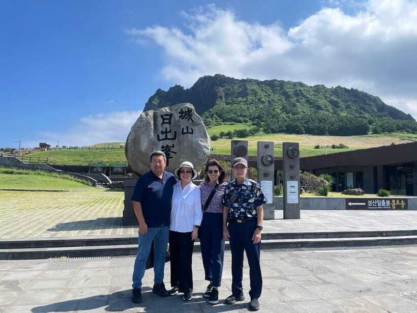 Jeju: Eastern UNESCO Sites Tour with Haenyeo Show - Seongeup Folk Village: step into traditional Jeju life