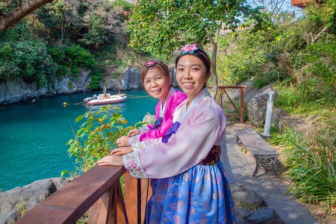 [Jeju] Hanbok Rental Experience/Korean Traditional Clothes Rental Shop - Yongyeon Valley and the Korean-style pagoda stop