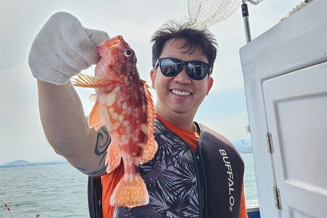 Jeju Hidden Gem Sea Boat Fishing Tour with Lunch - Getting to 현사포구 (Hyeonpo Port): the 10-minute airport advantage