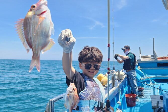Jeju Hidden Gem Sea Boat Fishing Tour with Lunch - Fishing lesson time at the port: rods, bait, and real coaching