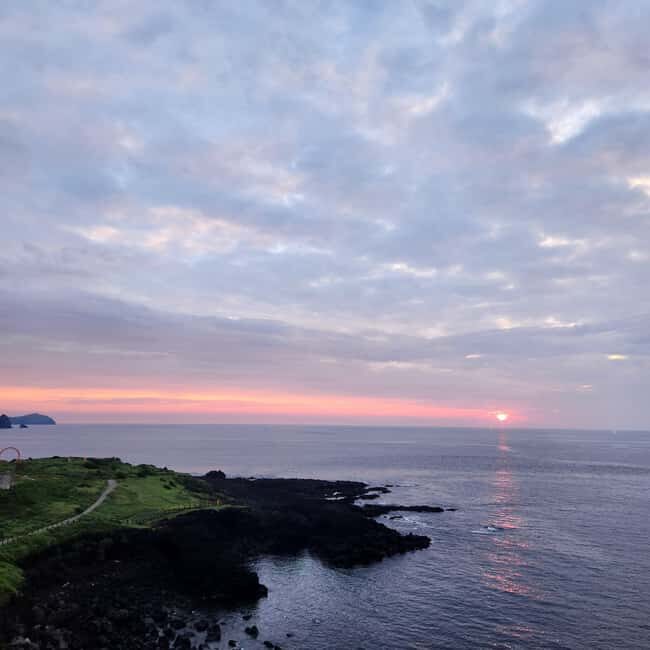 JEJU ISLAND : Higlights SUNRISE guided Tour - The pre-dawn timing: arriving early and walking a bit