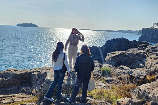 Jeju island Southern Unesco Mt.halla ONE day Bus Tour - Oedolgae Rock: Sea Caves, Lava Erosion, and a Folk Tale