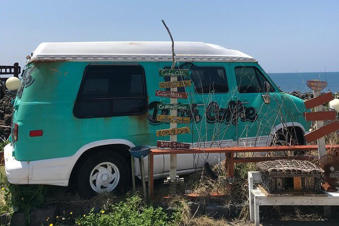 Jeju island: Van tour with a guide who the most loves JEJU - A private Jeju island day in a family-size van