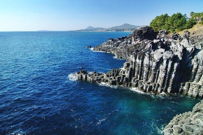 Jeju Premium Small Group UNESCO Day Tour - South Course - Hallasan National Park (Eoseungsaengak Trail): the 60-minute trek you’ll remember