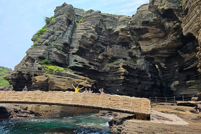 Jeju Private Tour Package-South of Jeju(Mt.Hallasan & Waterfalls) - Stop 1: Dokkaebi Road (Mysterious Road) and the fun logic of gravity