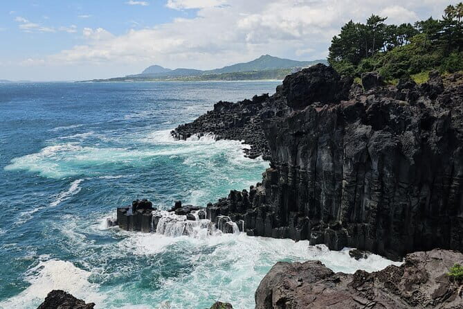 Jeju WEST&SOUTH One Day Tour with MT.halla & Aewol - Hallasan National Park and the 1100 Highland Ramsar wetland walk