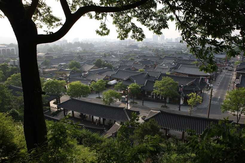 Jeonju: Essence of Jeonju, Hanok Village & Maisan Mountain - Jeonju Hanok Village: What Makes It Worth 4 Hours