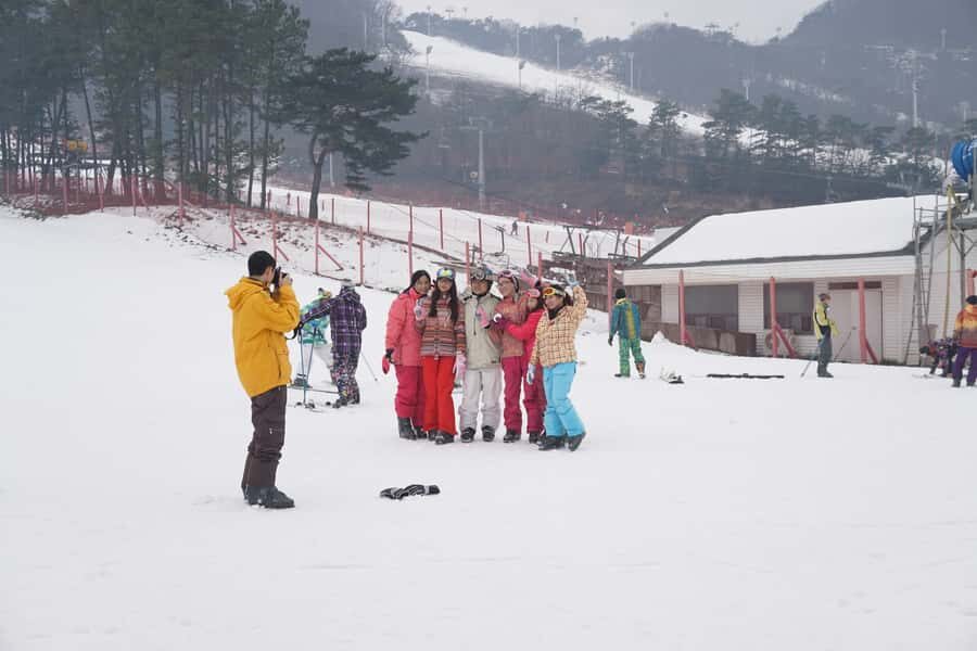 Jisan Forest Resort: Ski Full-Day Tour or Shuttle from Seoul - Jisan Forest Resort: a close-by ski day for Seoul people
