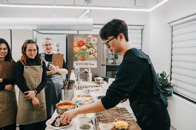 Korea Cooking Class with 3 stars Michelin Chef & Content creators - Meet Koreanbong and the Michelin Chef: A Two-Host Setup That Actually Helps